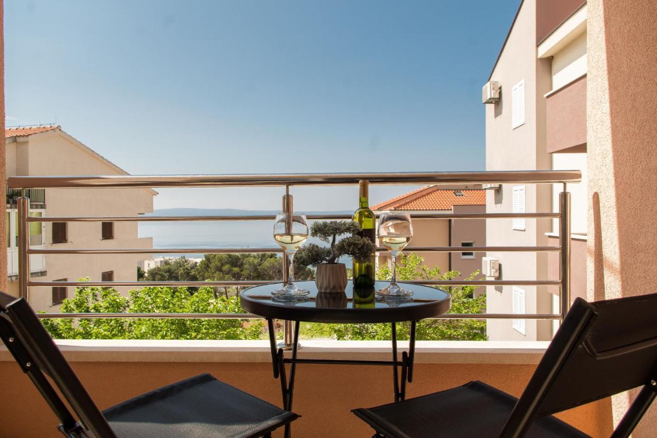 Ivy - Free Parking Makarska